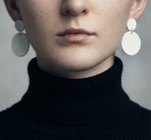The Only Jewelry That Survives a Turtleneck